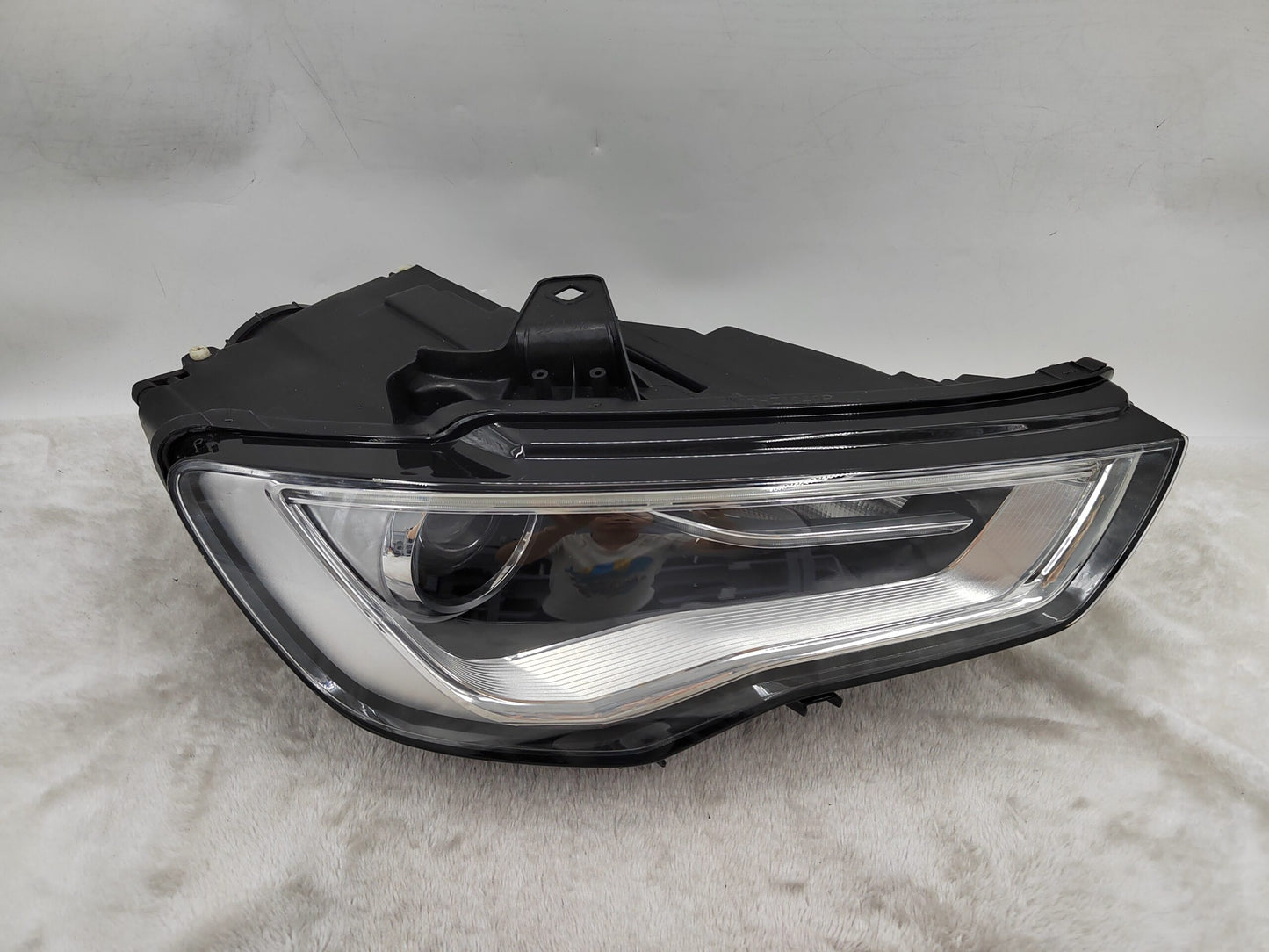 AUDI A3 8V 2013-2015 XENON Right Hand Side HEADLIGHT ASSEMBLY