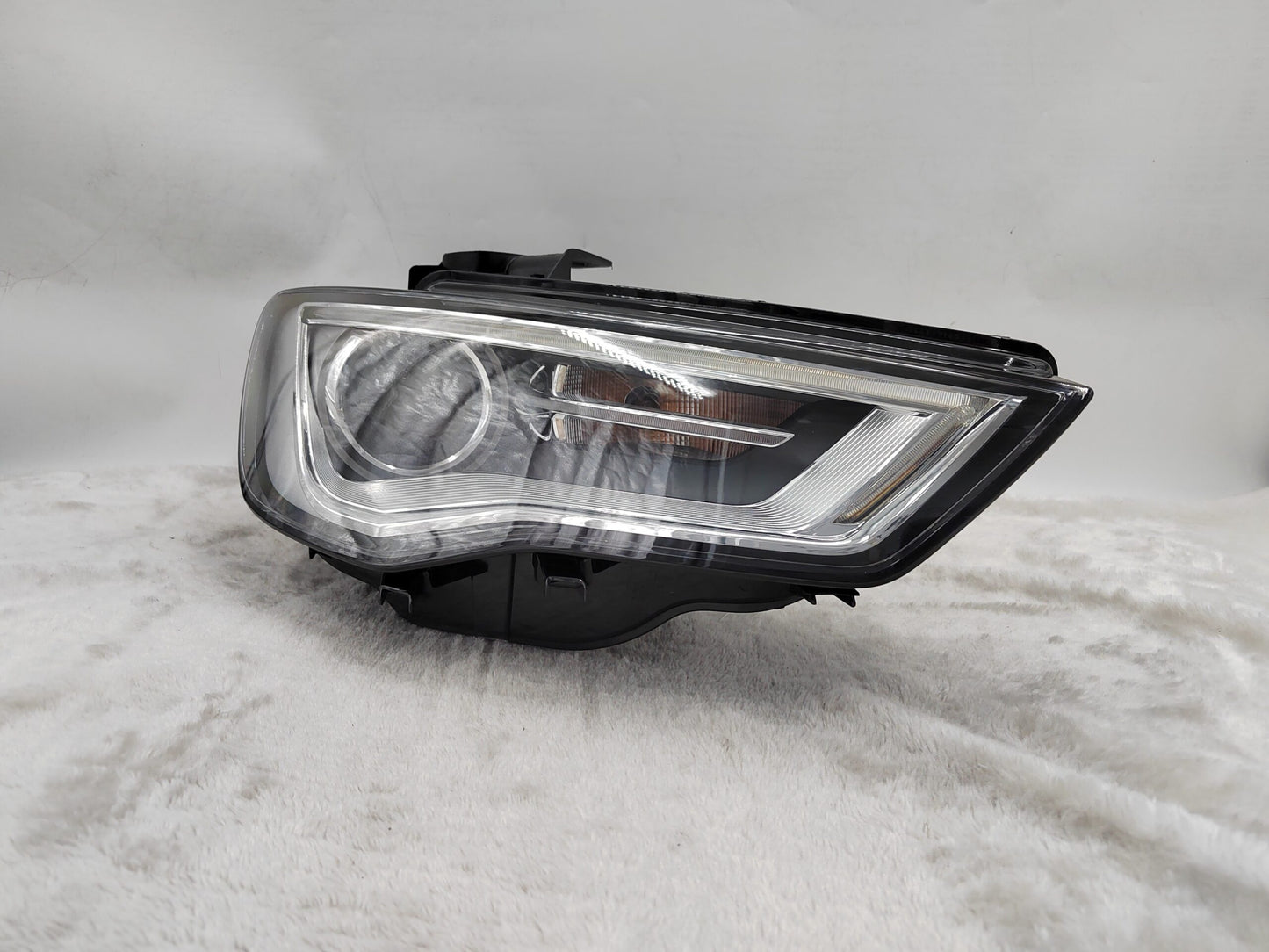 AUDI A3 8V 2013-2015 XENON Right Hand Side HEADLIGHT ASSEMBLY