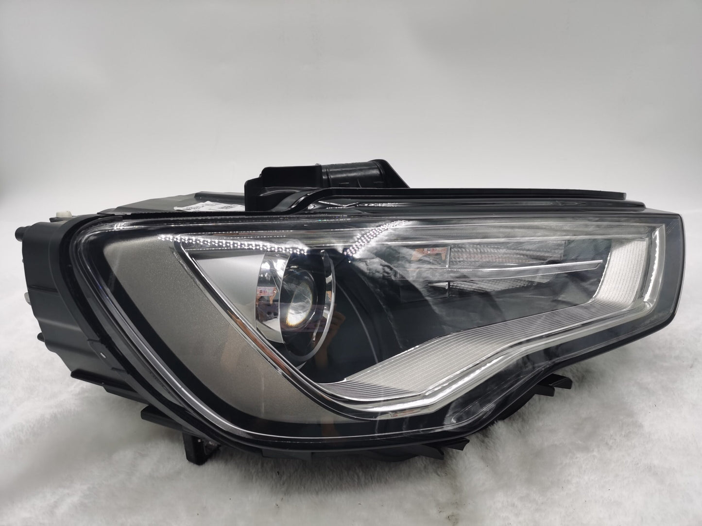 AUDI A3 8V 2013-2015 XENON Right Hand Side HEADLIGHT ASSEMBLY