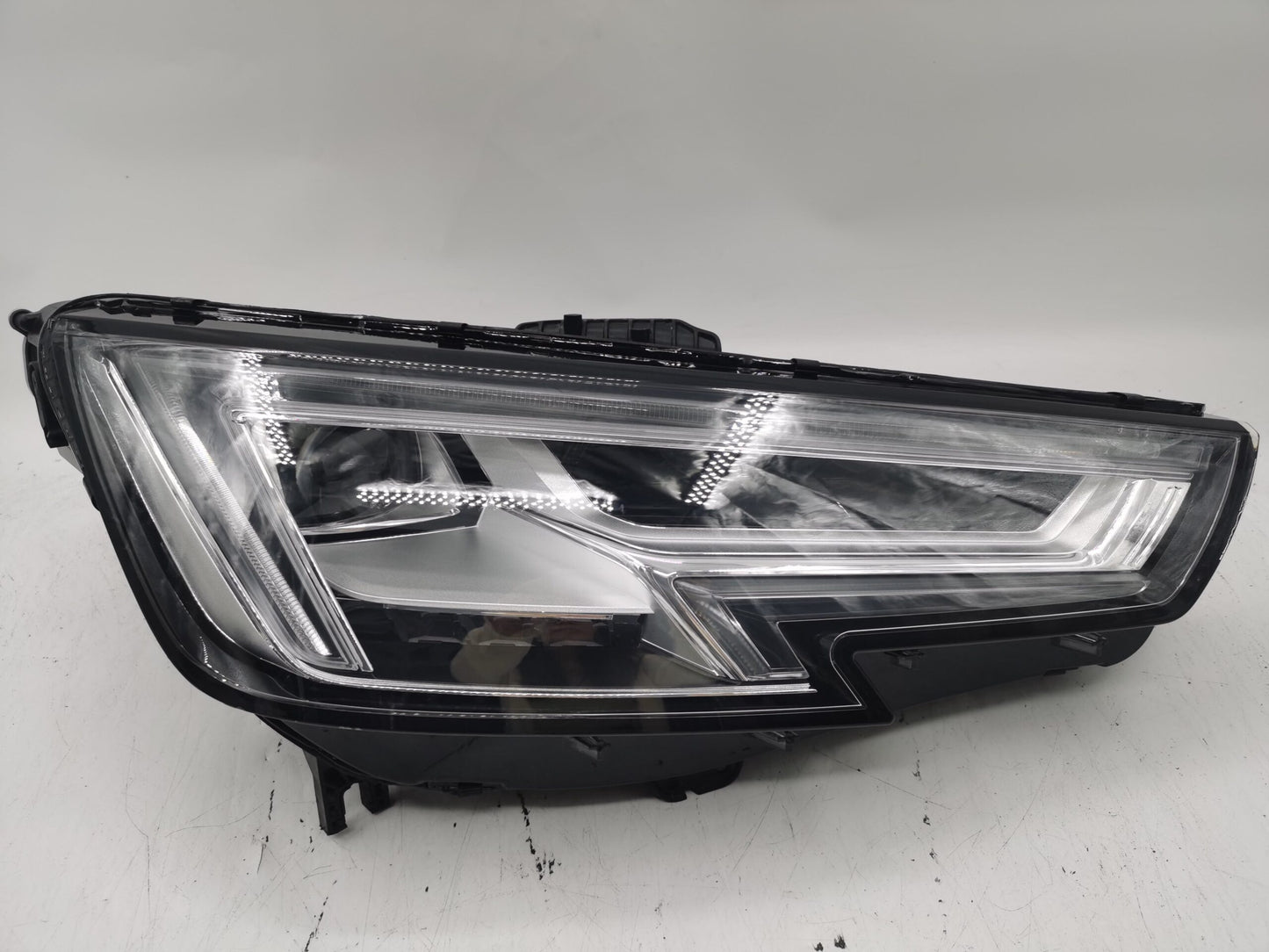 Audi A4 2015-2019 LED RIGHT HAND SIDE Headlight Assembly