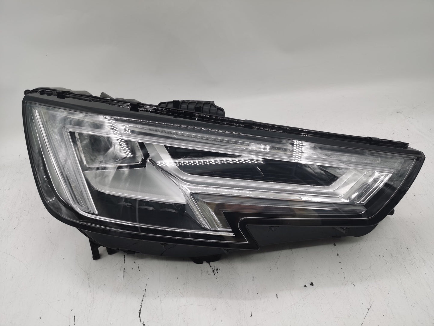 Audi A4 2015-2019 LED RIGHT HAND SIDE Headlight Assembly