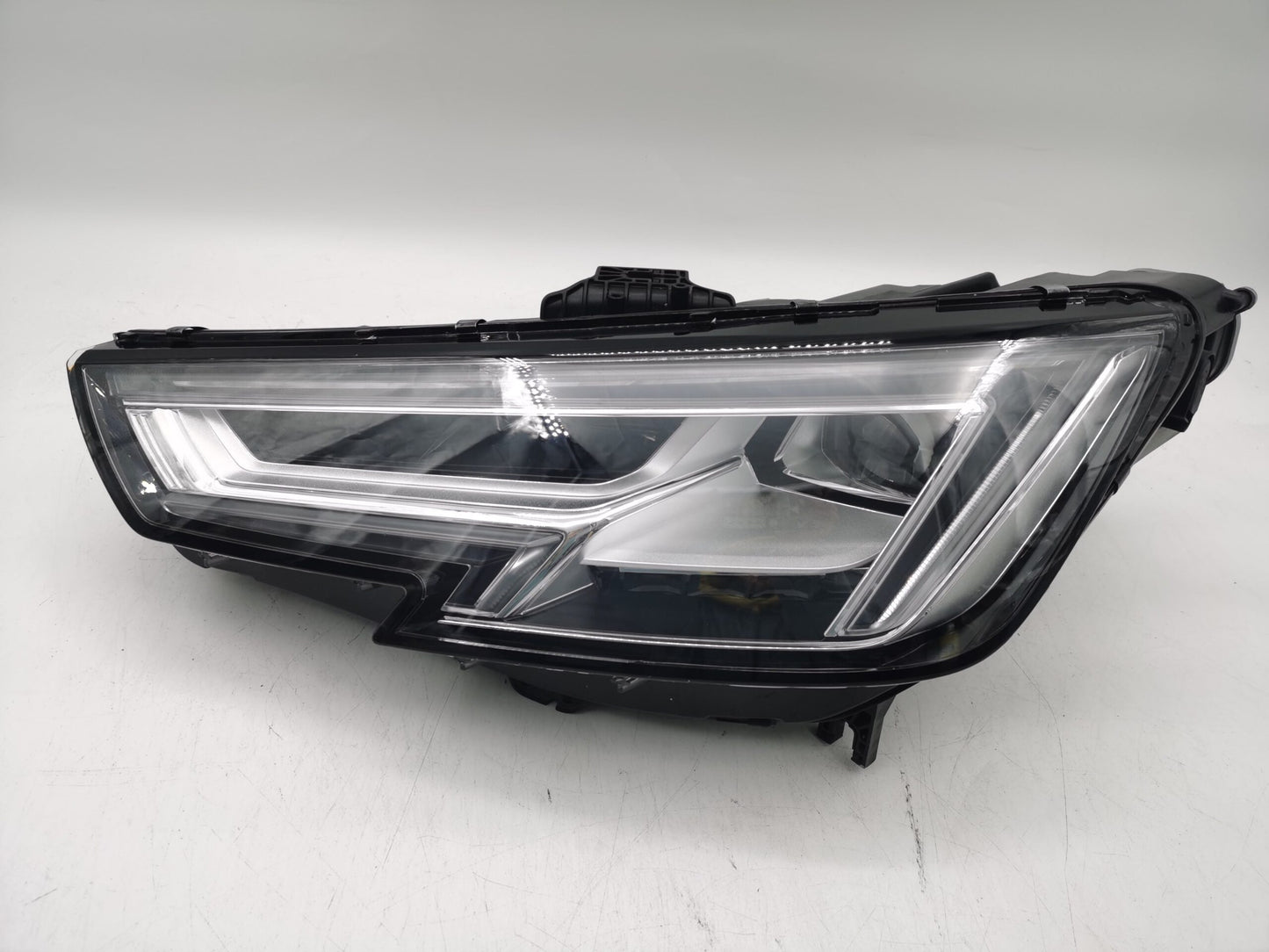 Audi A4 B9 2015-2019 LED Left Hand Side HEADLIGHT ASSEMBLY