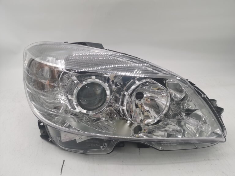 Mercedes-Benz C-CLASS W204 2007-2011 HALOGEN RIGHT HAND SIDE HEADLIGHT ASSEMBLY