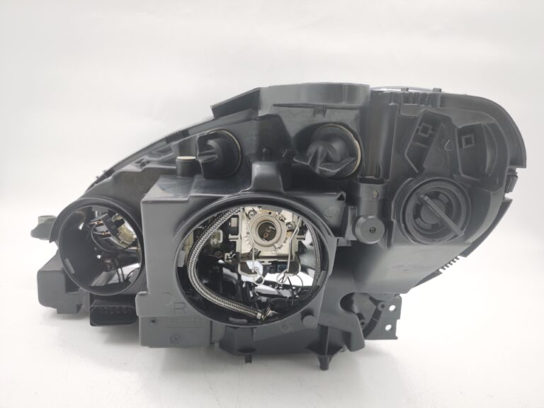 Mercedes-Benz C-CLASS W204 2007-2011 XENON RIGHT HAND SIDE HEADLIGHT ASSEMBLY