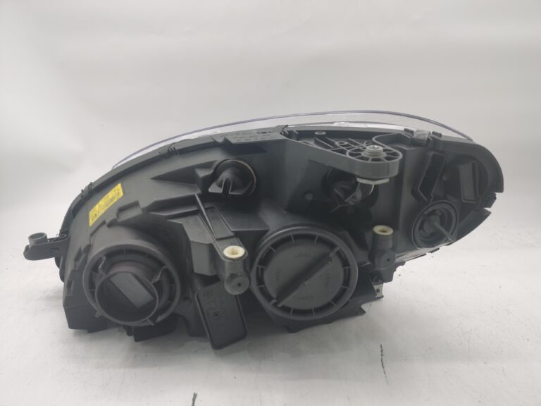 Mercedes-Benz C-CLASS W204 2007-2011 HALOGEN RIGHT HAND SIDE HEADLIGHT ASSEMBLY