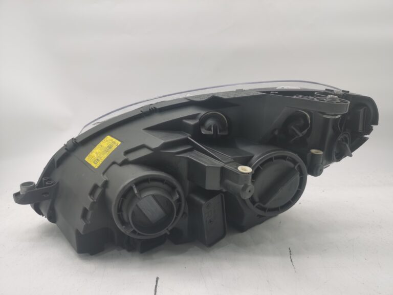 Mercedes-Benz C-CLASS W204 2007-2011 HALOGEN RIGHT HAND SIDE HEADLIGHT ASSEMBLY