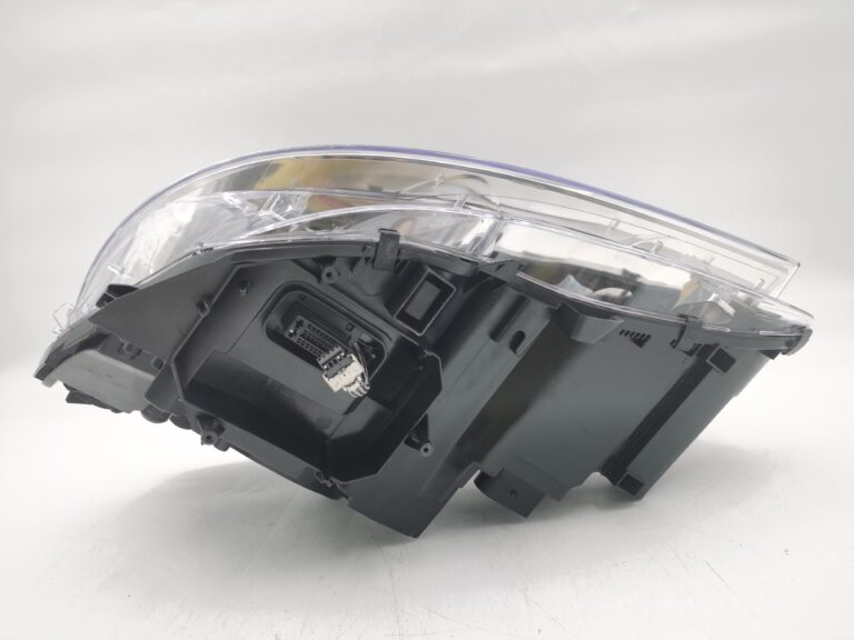 Mercedes-Benz C-CLASS W204 2007-2011 XENON RIGHT HAND SIDE HEADLIGHT ASSEMBLY
